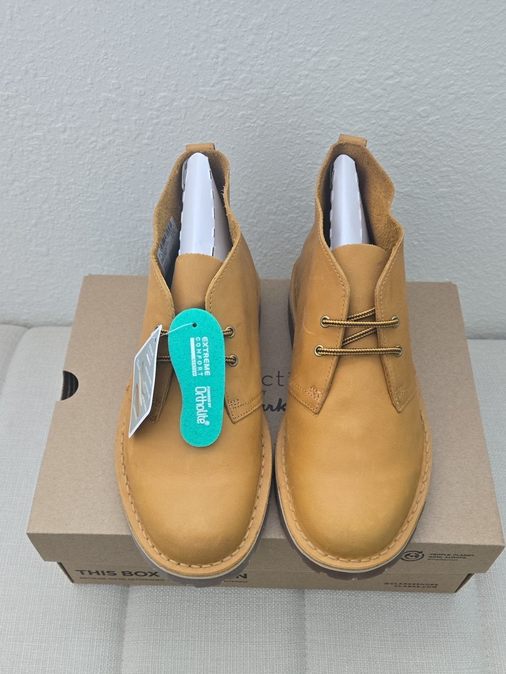 Clarks Men's Wheat/Tan Chukka Boots - Lace-Up Casual